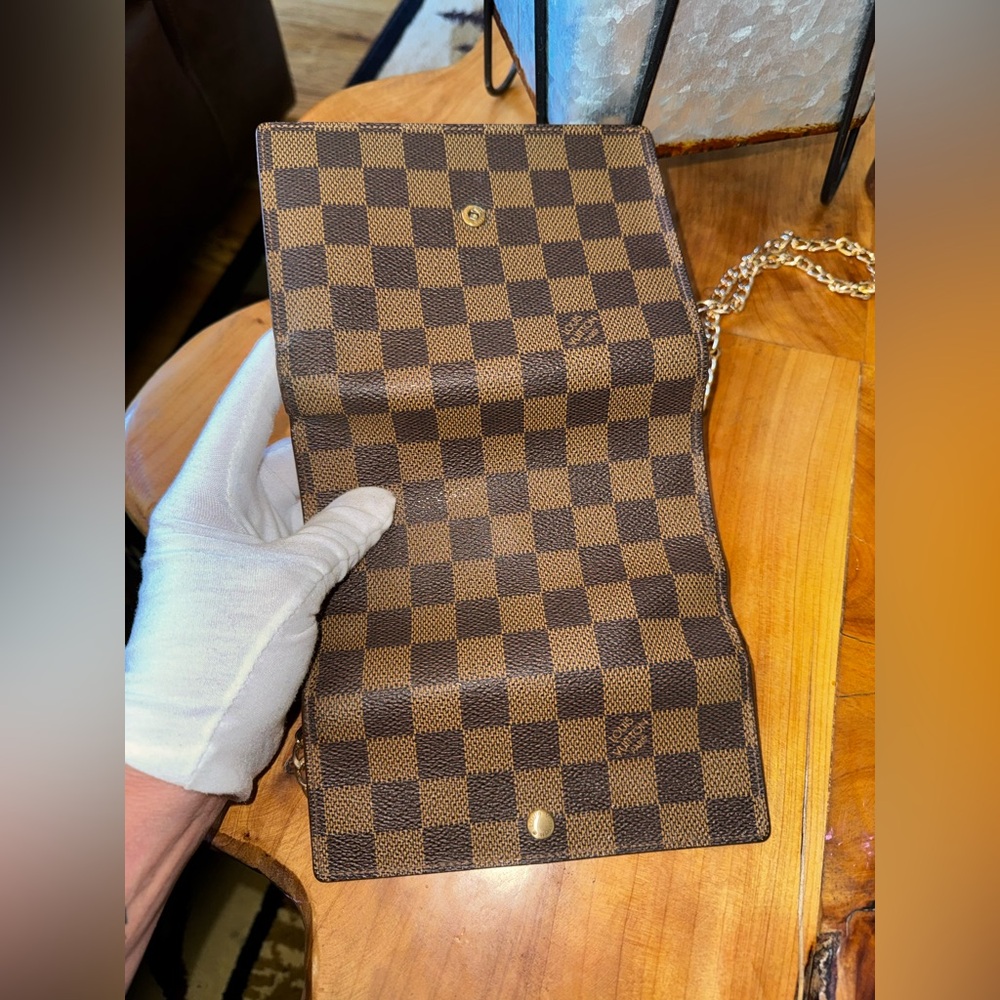 Louis Vuitton
2000 Damier Ebene Pattern Porte-Trésor Étui Papier Wallet - Picture 15 of 17